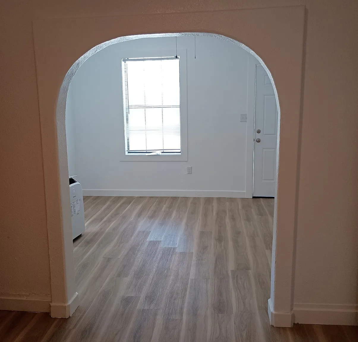 5 bed, 1600 sqft, $1,500 — Photo 2