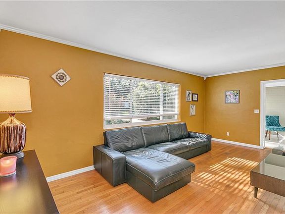 4th image of 2421 E Marks St