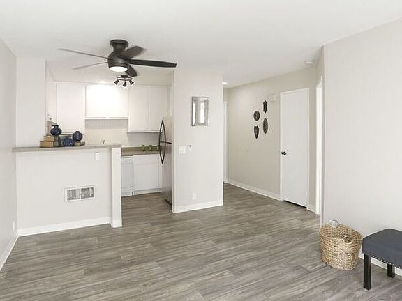 4th image of 4103 54th Pl #13-206