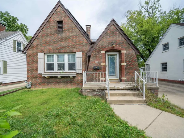 3504 N Peoria Ave, Peoria, IL 61603