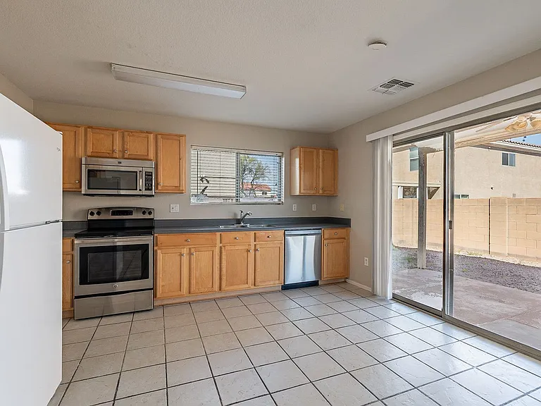 2420 E Gleneagle Dr — Photo 9