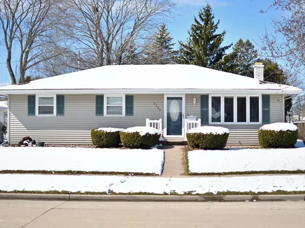 2735 Elmwood Ct, Appleton, WI 54911