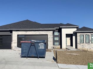 8910 Rocky Top Rd, Lincoln, NE 68526