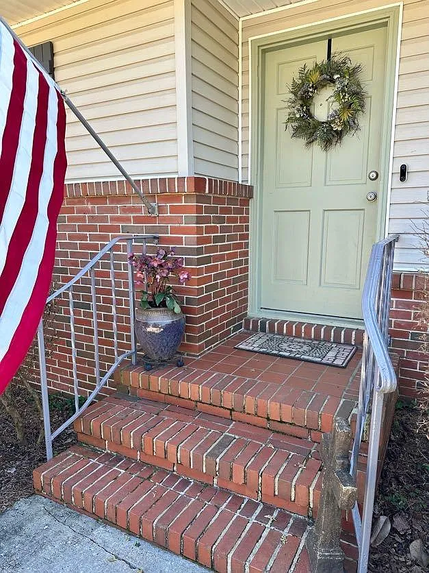 2244 Bluff Rd — Photo 3