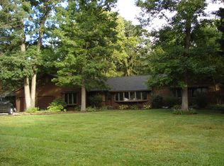 16 Waynewood Dr, West Chicago, IL 60185
