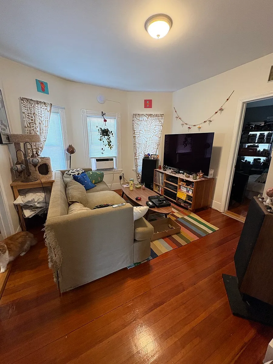 Building Photo - 211 Elm St #2