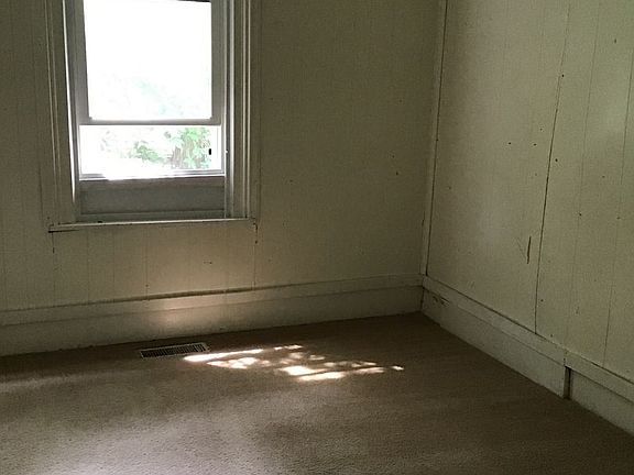 3rd image of 112 Oak St #4786666