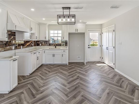 5th image of 2278 Verona St