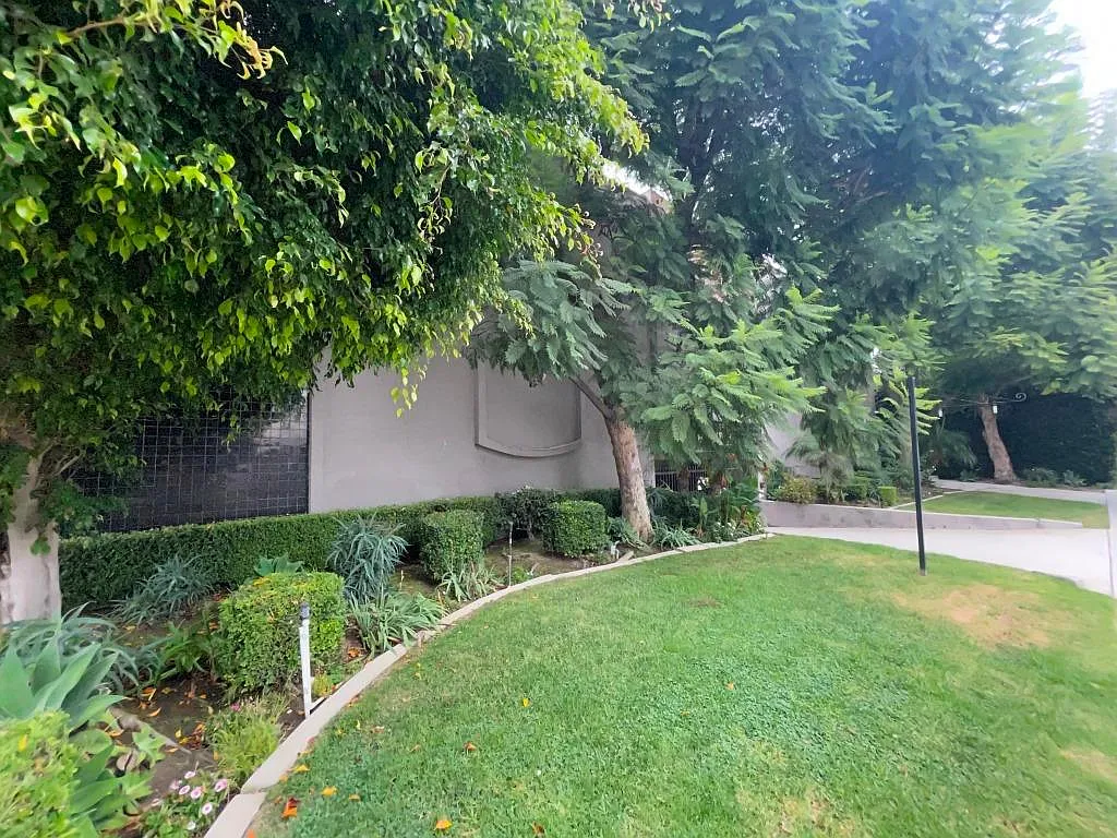 2 bed, 1.5 bath, $2,395 — Photo 3
