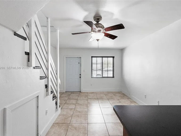 932 SW 6th St #5 — Photo 5