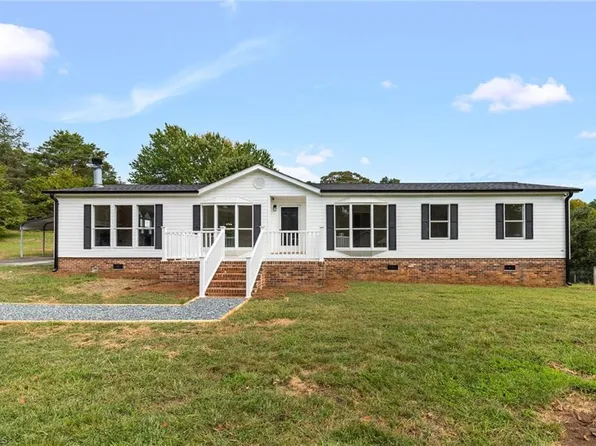 1141 Cook St, Winston Salem, NC 27105