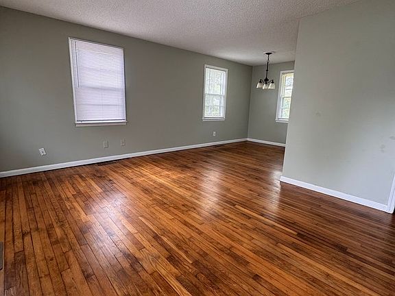 4th image of 503 Henderson Dr