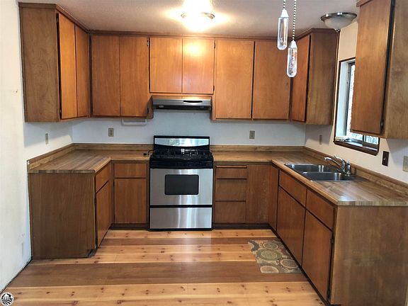 3rd image of 17246 Smokey River Dr