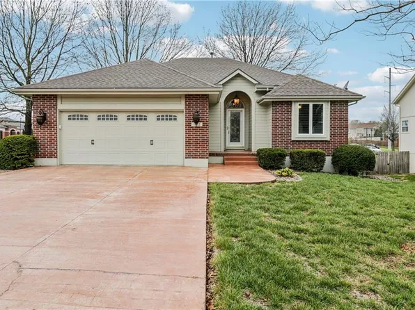 1012 NE Applewood St, Lees Summit, MO 64086