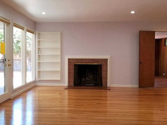 Light & Bright spacious Living room