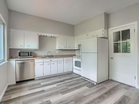 freshly painted kitchen cabinets