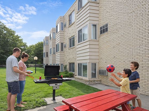 3rd image of 3624 Lynn Ave S #24-202
