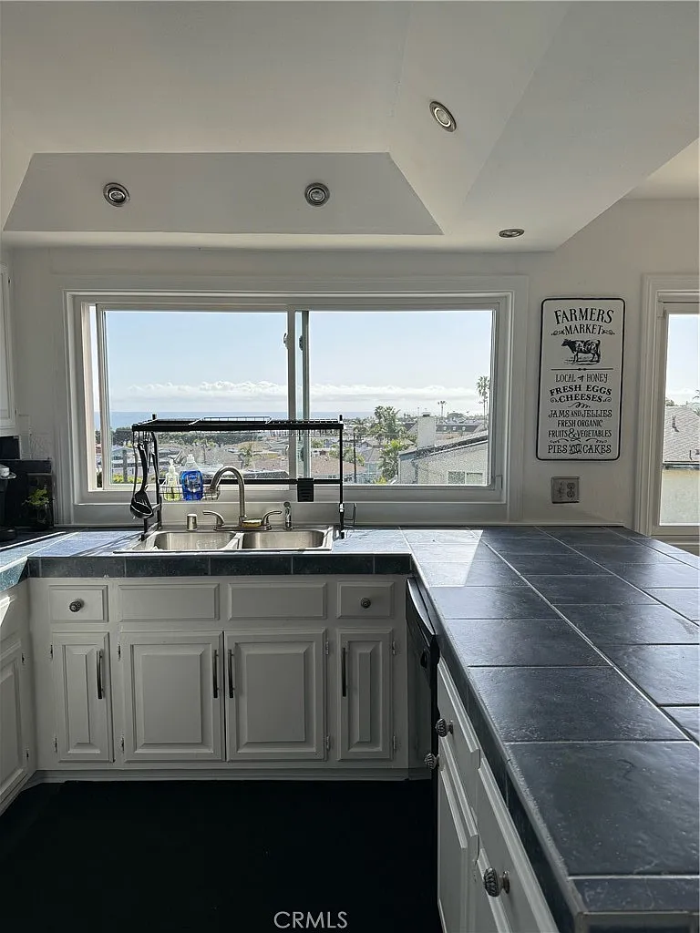 2 bed, 1283 sqft, $5,600 — Photo 2