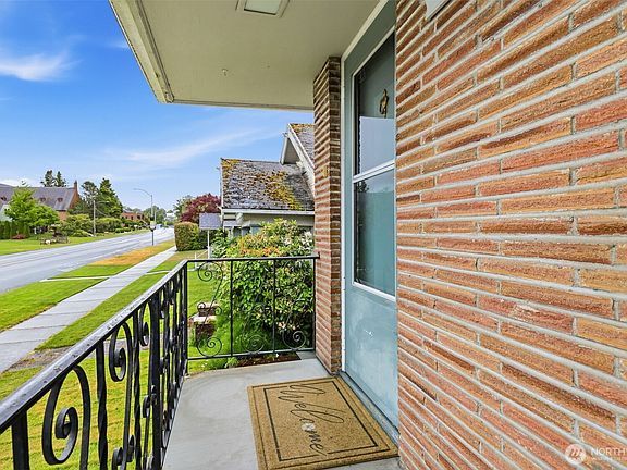 5th image of 1020 N Tacoma Avenue