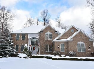 2433 Brantwood Dr, Westlake, OH