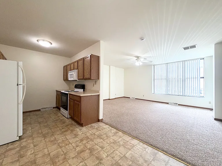 118-126 Oak St #104 — Photo 5