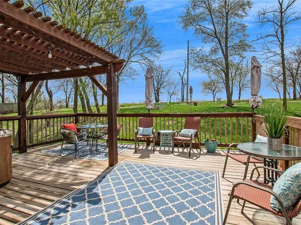 1703 NE 196th St, Smithville, MO 64089