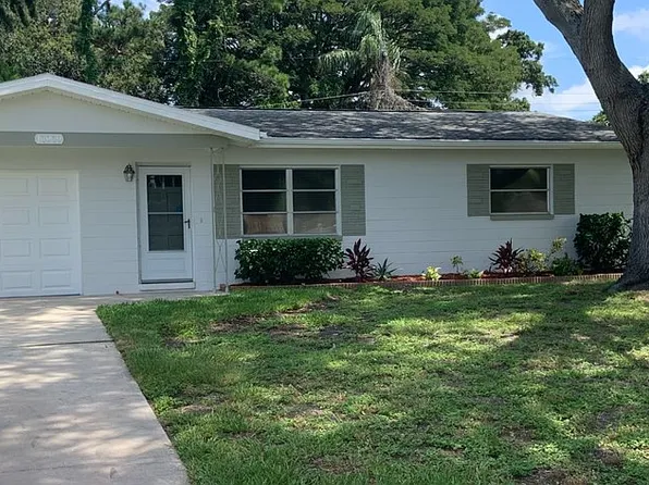 10909 117th Ave, Seminole, FL 33778