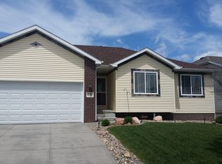 1730 Blackhawk Dr, Lincoln, NE 68521