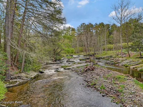 187 Pasold Farm Dr, Cresco, PA 18326