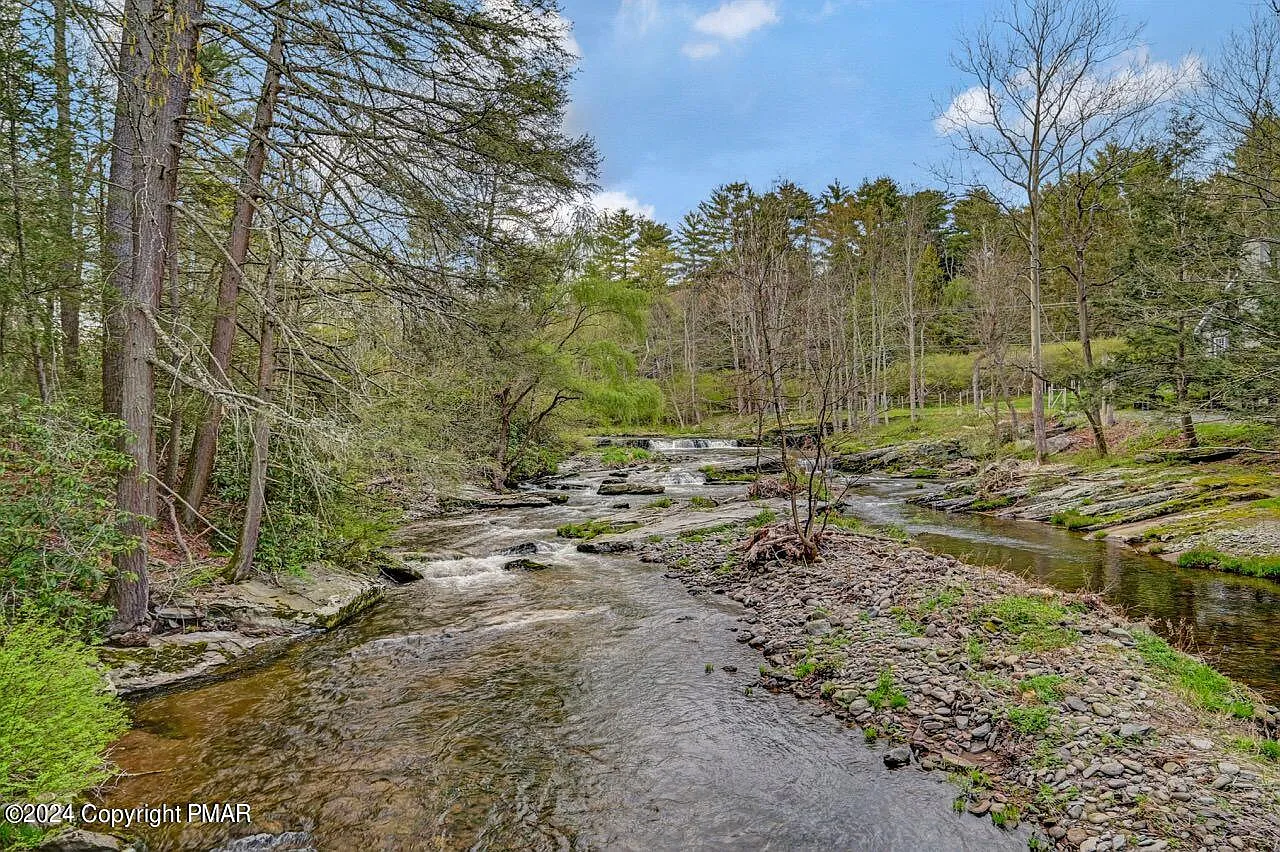 187 Pasold Farm Dr photo 1