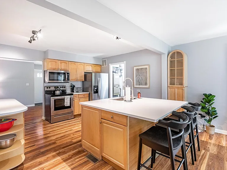 8777 Rushside Dr — Photo 11