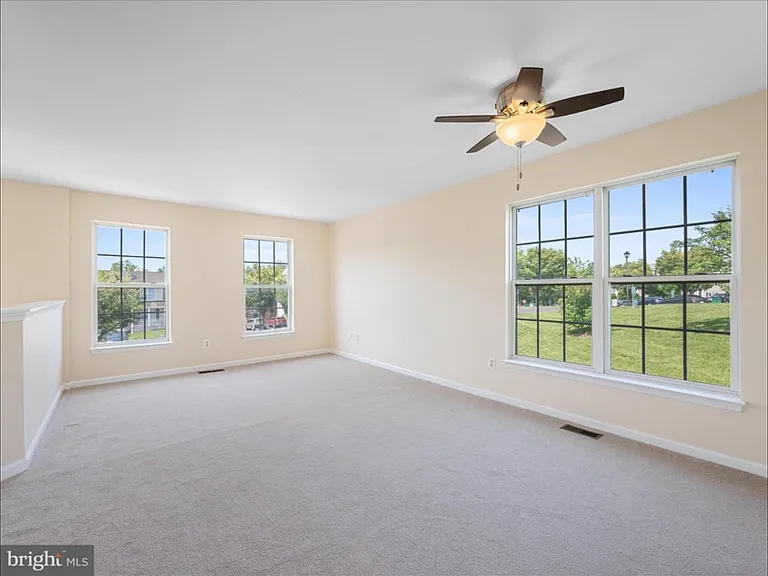303 Pendleton Ln — Photo 9