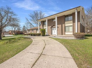 25039 Branchaster Rd, Farmington Hills, MI 48336