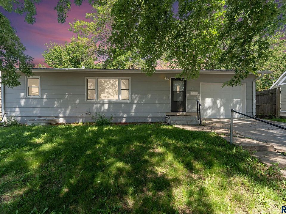 1st image of 600 S Sneve Ave