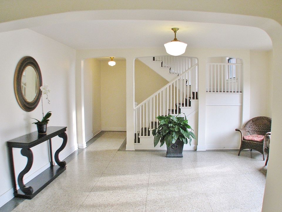 1st image of 1430 SE 14th Ave #208
