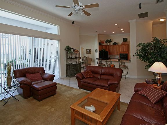 Family room/Kitchen