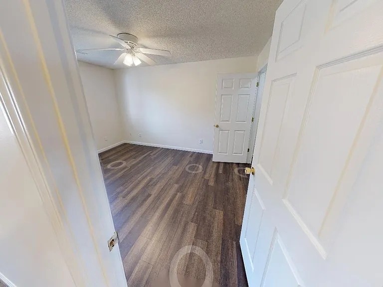 1500 E Parham St — Photo 6