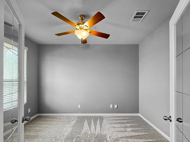 3 bed, 2.5 bath, 2200 sqft, $1,995 — Photo 4