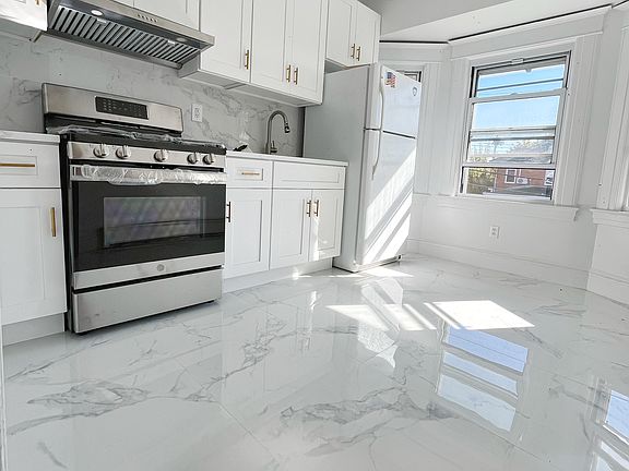 2nd image of 11517 9th Ave Floor 2
