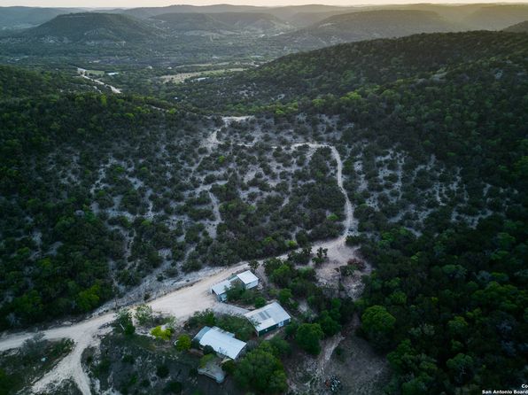 824 JUNIPER RD, Tarpley, TX 78883