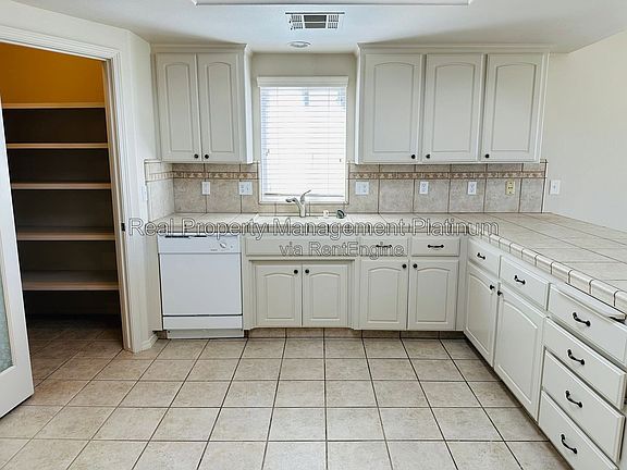 3rd image of 1648 Camino Ln