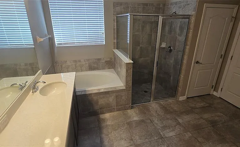 7564 Bishop Square Dr — Photo 26