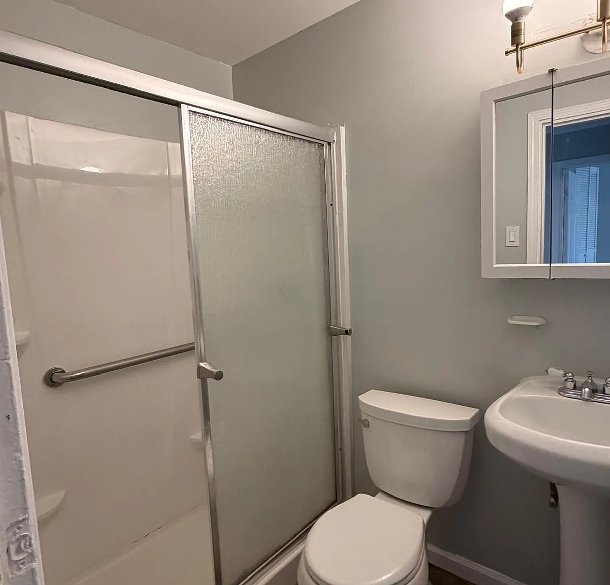 3 bed, 816 sqft, $2,100 — Photo 4