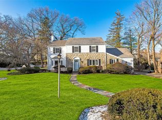 16 Shore Park Rd, Great Neck, NY 11023