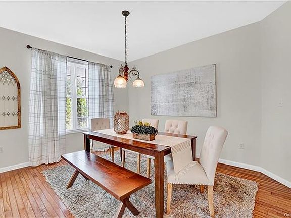 5th image of 35 Turnberry Ct