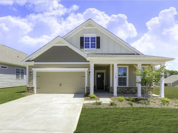 348 Fox Cove Rd, Hendersonville, NC 28792