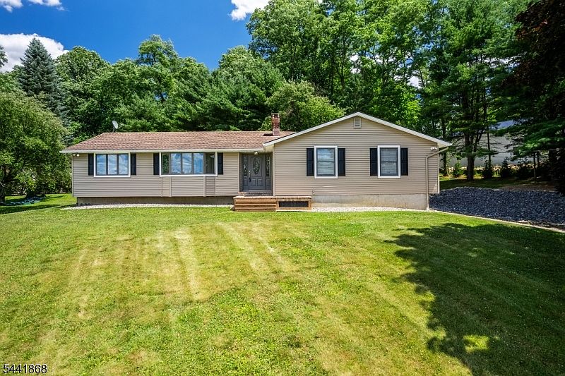 1st image of 9 Ernella Dr