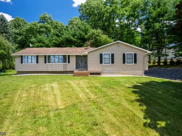 9 Ernella Dr, White Twp., NJ 07823