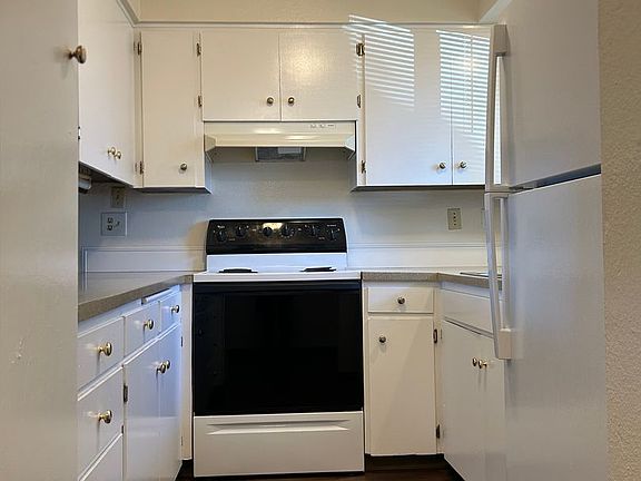 4th image of 612-614 Shangri La Ave NE #F