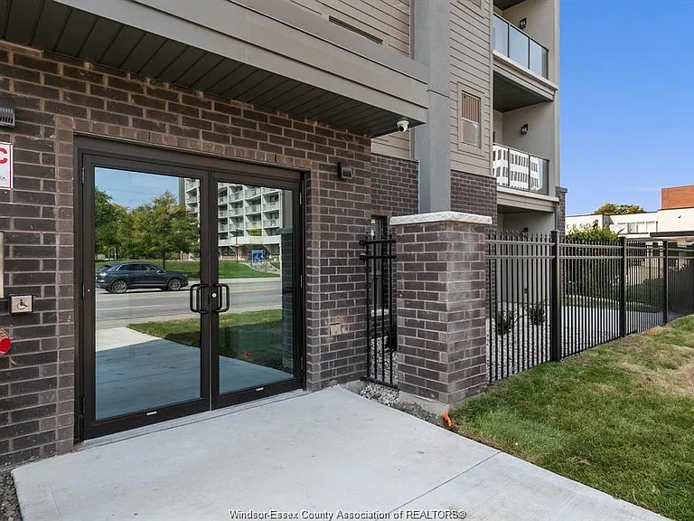 955 Ouellette Ave #102 — Photo 4